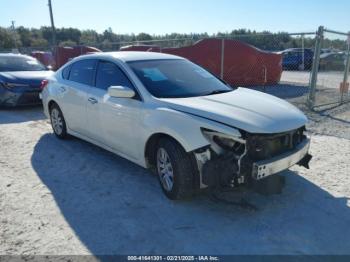  Salvage Nissan Altima