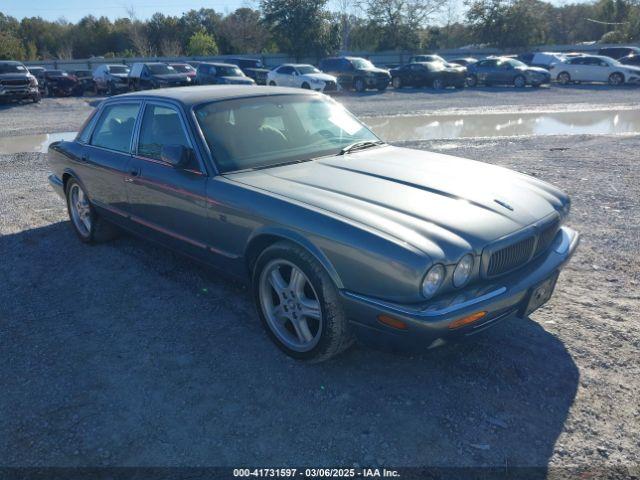  Salvage Jaguar Xj8