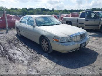  Salvage Lincoln Towncar