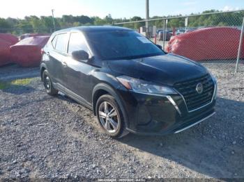  Salvage Nissan Kicks
