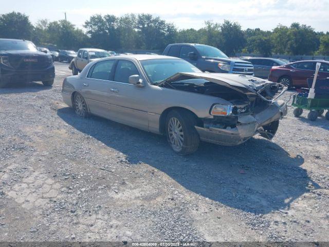  Salvage Lincoln Towncar