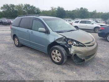 Salvage Toyota Sienna