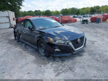  Salvage Nissan Altima