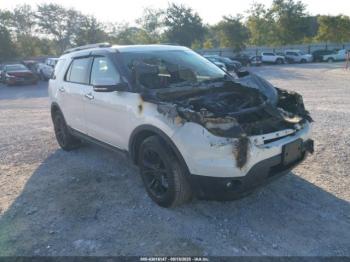  Salvage Ford Explorer