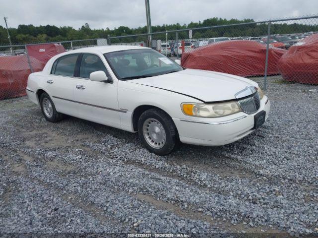  Salvage Lincoln Towncar