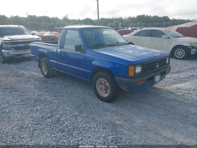  Salvage Mitsubishi Mighty Max   S