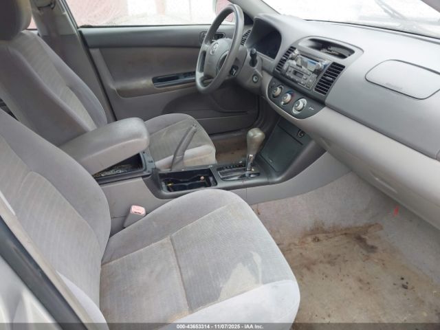 Toyota Camry Le V6 Image 3