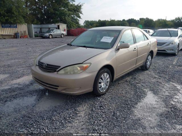 Toyota Camry Le Image 2