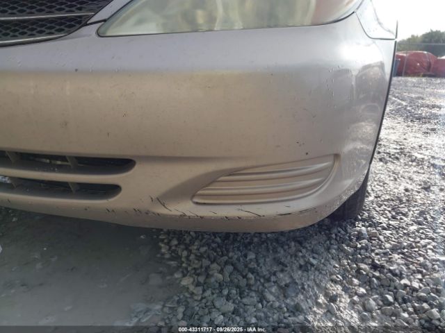 Toyota Camry Le Image 3