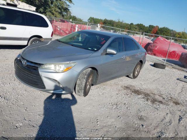 Toyota Camry Le Image 7