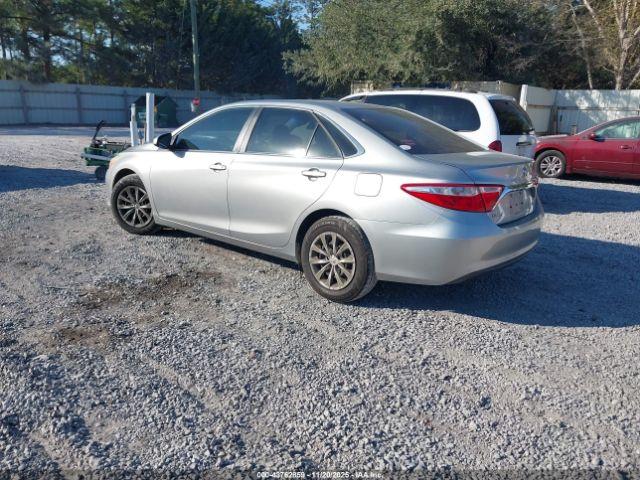 Toyota Camry Le Image 6