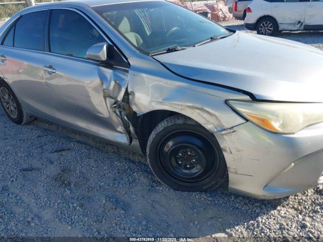 Toyota Camry Le Image 2