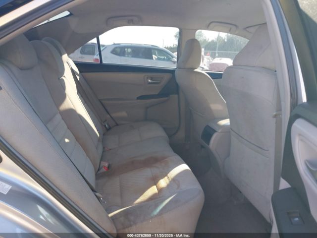 Toyota Camry Le Image 4