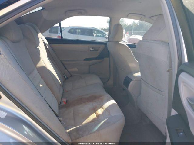 Toyota Camry Le Image 4