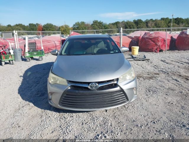 Toyota Camry Le Image 8