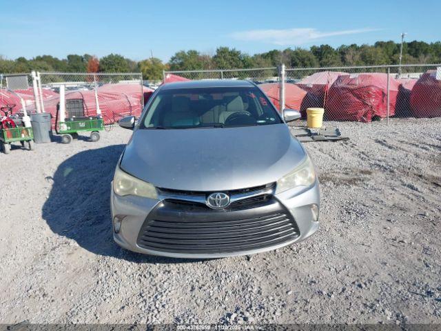 Toyota Camry Le Image 8