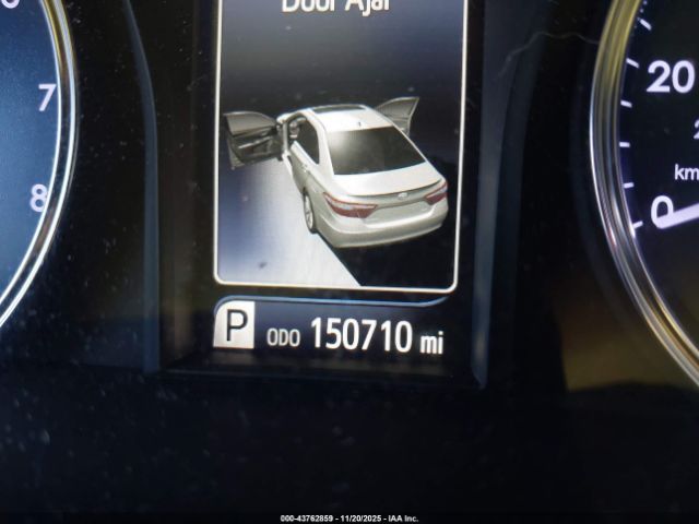 Toyota Camry Le Image 11