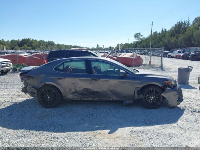 Toyota Camry Xse Hybrid Image 2