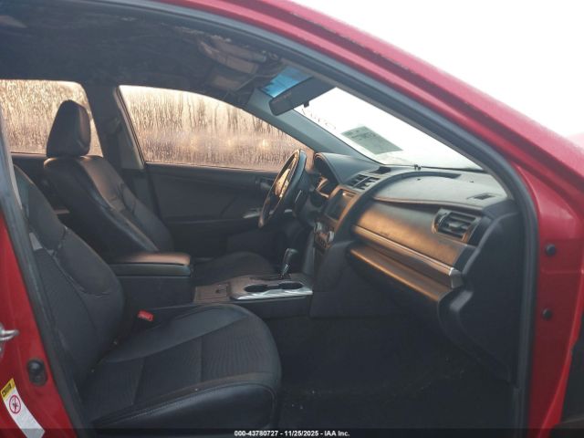 Toyota Camry Se Image 8