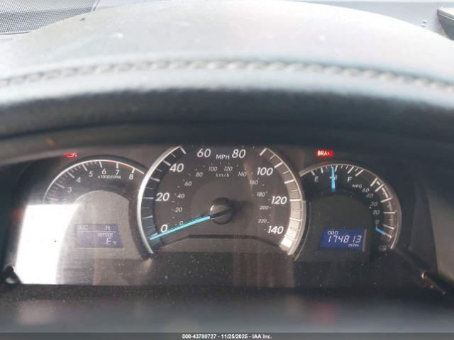 Toyota Camry Se Image 10