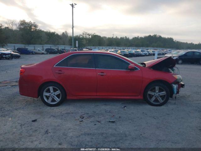 Toyota Camry Se Image 13