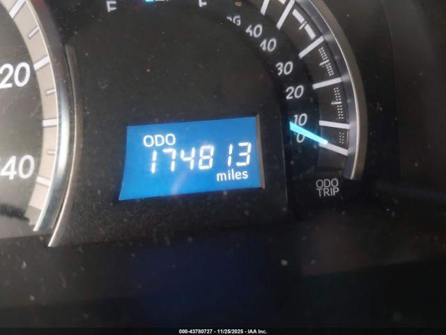 Toyota Camry Se Image 11