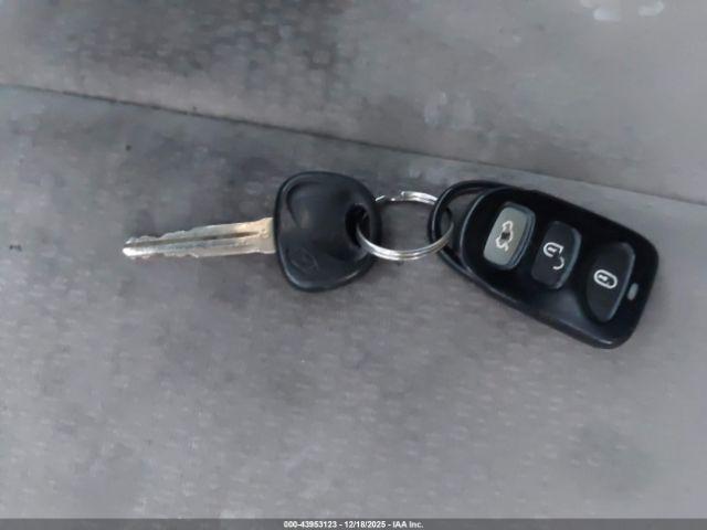 Hyundai ELANTRA Image 8