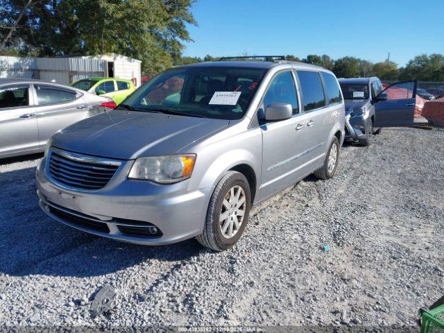 Chrysler Town & Country Touring Image 3