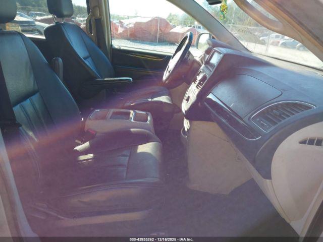 Chrysler Town & Country Touring Image 4