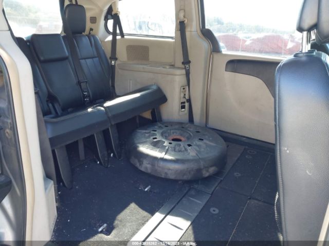 Chrysler Town & Country Touring Image 10