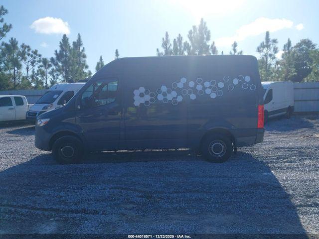 Mercedes-Benz Sprinter 2500 Standard Roof V6 Image 10