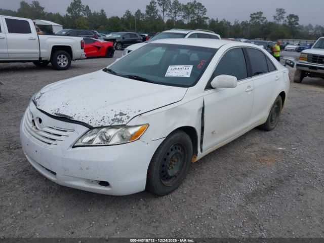 Toyota Camry Le Image 3