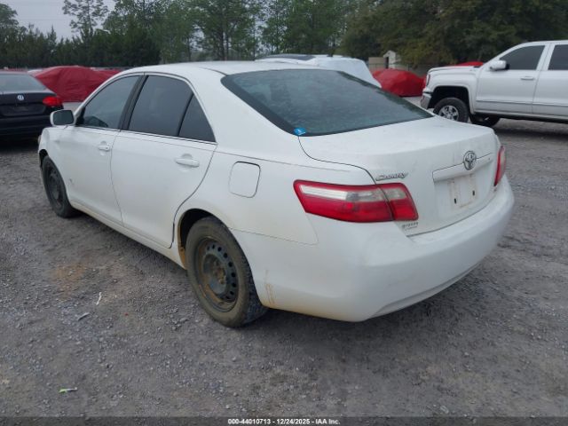 Toyota Camry Le Image 14