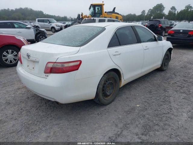 Toyota Camry Le Image 2