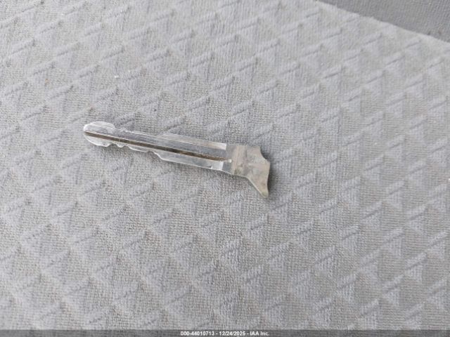 Toyota Camry Le Image 8