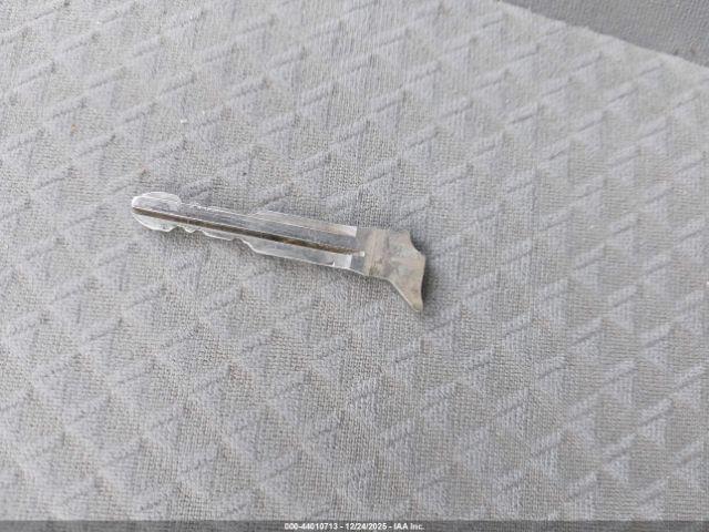 Toyota Camry Le Image 8