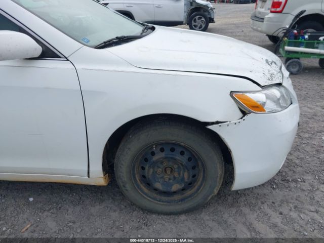 Toyota Camry Le Image 7