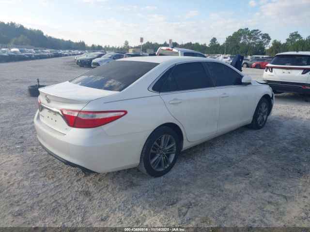 Toyota Camry Se Image 6