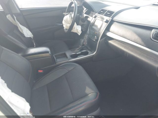 Toyota Camry Se Image 12