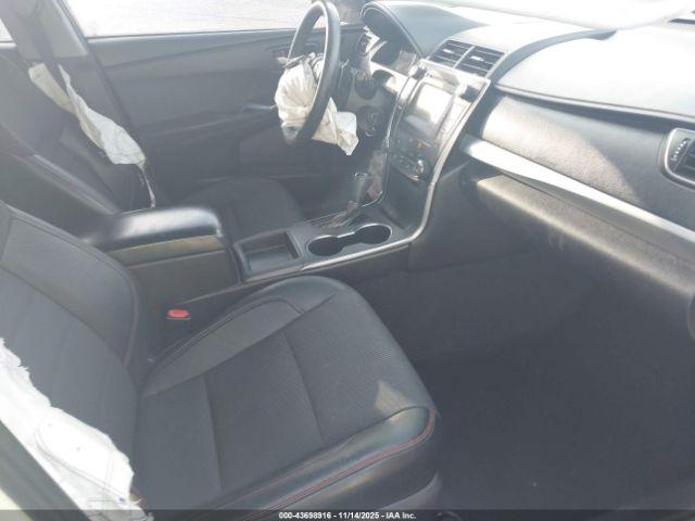 Toyota Camry Se Image 12