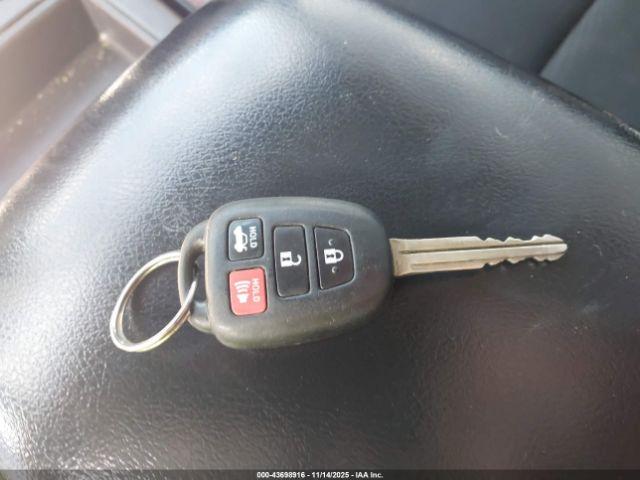 Toyota Camry Se Image 13