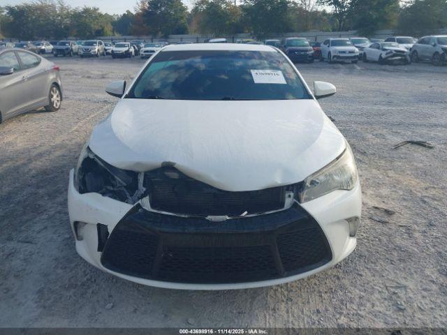 Toyota Camry Se Image 11