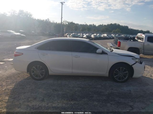 Toyota Camry Se Image 8