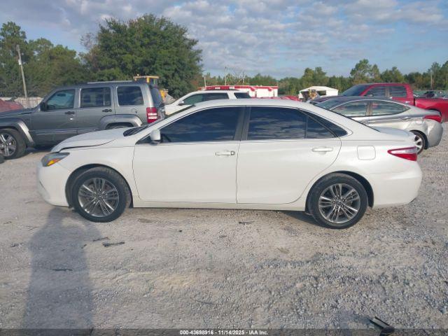 Toyota Camry Se Image 10