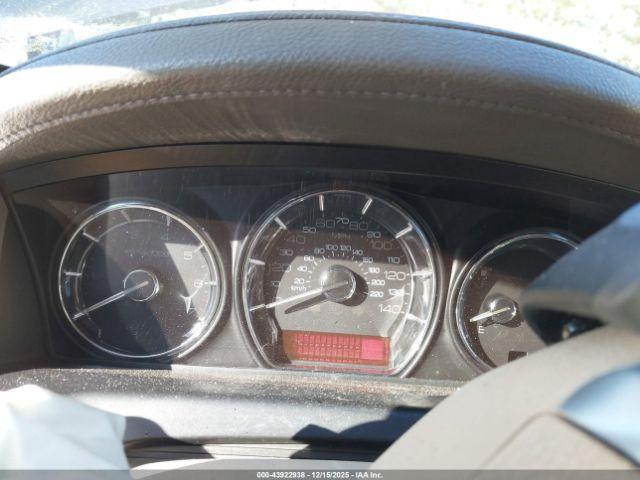 Lincoln MKS Image 16