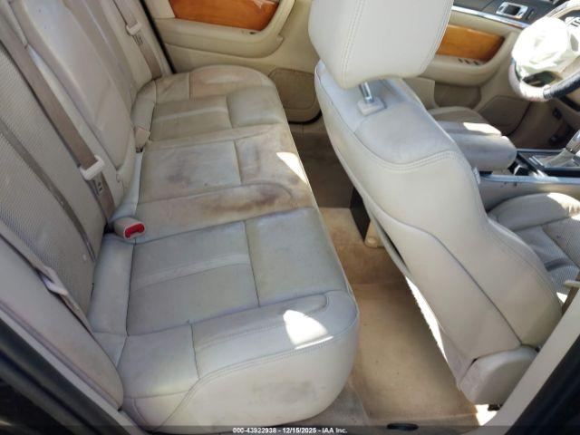 Lincoln MKS Image 15