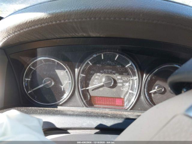 Lincoln MKS Image 12