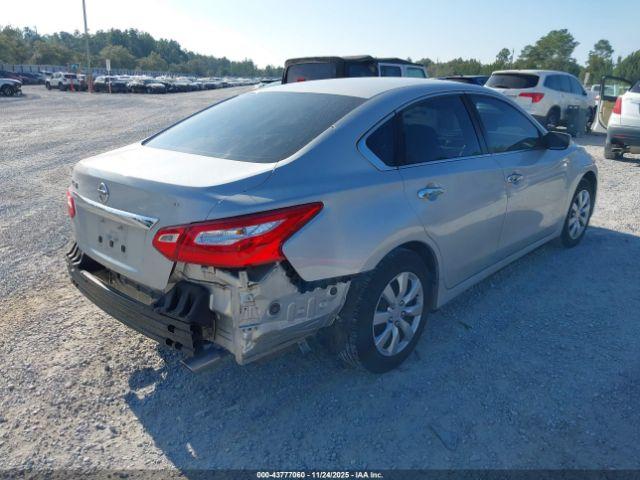 Nissan Altima Image 16