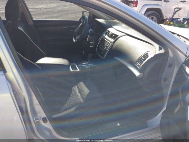 Nissan Altima Image 4