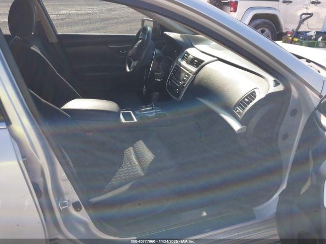 Nissan Altima Image 4